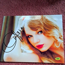 TAYLOR SWIFT Autographed Original 8x10 Photograph w Certified LOA picture