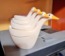 Vintage J.S.N.Y. Melamine Stacking Geese Measuring Cups, 4 Pieces 1/4-1 cup picture