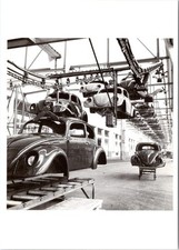 Repro, Wolfsburg Germany  1953 VOLKSWAGEN CAR/AUTO FACTORY/VW Bugs  4X6 Postcard picture
