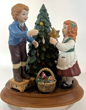 Vtg Avon Christmas '82 Porcelain Figurine +complete box grannycore collectors picture