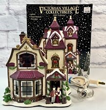2002 Victorian Village Collectibles Smithfield House Christmas Porcelain Lighted picture
