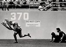 *5X7* PHOTO RICK MONDAY CUBS OUTFIELDER SAVES THE FLAG @ DODGER STADIUM (EP-900) picture