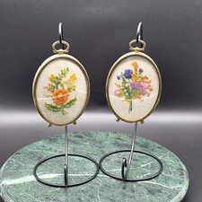 Vintage Style Floral Embroidery Oval Gold Metal Frames Set of 2 Mini Wall Decor picture