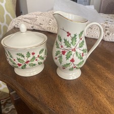 Lenox Holiday Holly Leaves & Berry Sugar And Creamer Set Excellent picture