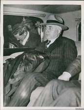 Vintage Older Man Sitting In Car Crowd Outside Of Window Vintage Press Photo 6x8 picture
