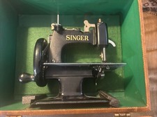 VTG Mini SINGER Model 20 Hand Crank Sewing Machine W/ Case - MIssing Spool PIn picture