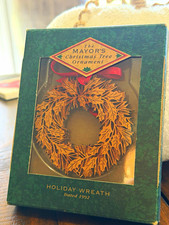 1992 Kansas City Mayor’s Christmas Tree Ornament Holiday Wreath Crown Center Box picture