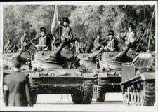 1971 Press Photo Soldiers in Old Uniforms in Argentine Independence Day Parade picture
