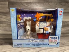 MEMORY LANE PEANUTS CHARLIE BROWN CHRISTMAS SNOOPY'S CONTEST WINNING DISPLAY picture