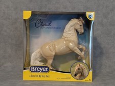Breyer Glossy CLOUD CCA 2026 Collector Club SR NIB Traditional Mustang Desatado picture
