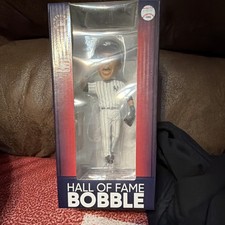 MLB Derek Jeter Hall of Fame Bobblehead Cooperstown Collection MLB Genuine picture