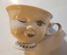Winking Eye Coffee Cup Helen Hunt Signature Beautiful Condition Baileys Irish picture