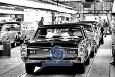 1967 PONTIAC GTO ASSEMBLY MANUFACTURING LINE FACTORY 4X6 PHOTO picture