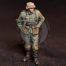 Unpainted 1/35 Resin Model WWII military war tank infantry 889# picture