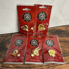 LOONEY TUNES HOLIDAY SANTA COLLECTIBLE ENAMEL PIN AUTHENTIC - Set Of 5 picture