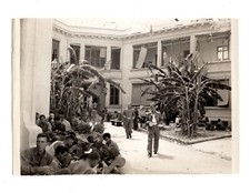 WWII WW2 Original Photo Soldiers Taking a Chow Break 1940s *READ* picture