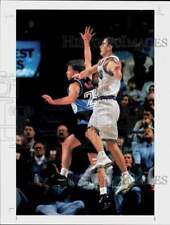 Press Photo Sacramento Kings basketball player Bobby Hurley vs. Cavaliers picture