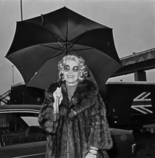 American actress Lana Turner at Heathrow Airport London UK 16th Oc- Old Photo picture