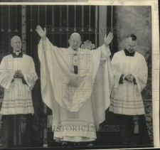 1975 Press Photo Pope Paul VI's beatification of four missionaries in St. Peters picture