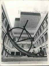 1969 Press Photo Art By Herbert Ferber in Front Of The John F. Kennedy Center picture