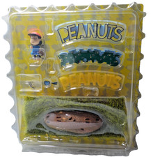 Super rare De Agostini Make And Collect Peanuts Lucy with pitchers mount & light picture