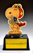 Vintage 1965 Peanuts Snoopy With Flowers Trophy