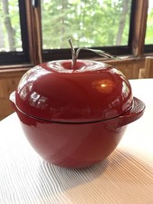 Lodge 3-Quart Enamel Apple Dutch Oven picture