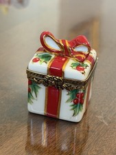 Limoges Christmas Present Porcelain Trinket Box France Peint Main picture