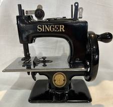 Vtg Singer Model 20 Sew-Handy Child's Toy Sewing Machine Black 7X7X3.5