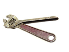 BIN3 GREAT VINTAGE UNIVERSAL WRENCH COMPANY 6