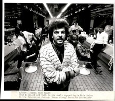 LG72 1986 Original John Walker Photo ART HALL Regis Salons Master Hair Stylist picture