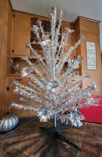 VERY RARE Warren Industries POM POM Vintage 1950s Aluminum Christmas Tree 6 ft picture