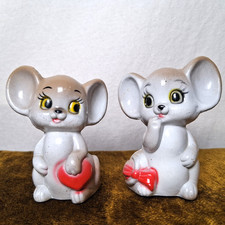Vintahe Mouse Salt And Pepper Shakers Hard Plastic Anthropomorphic Heart Love picture