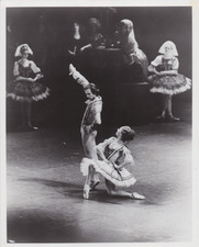 1982 Press Photo Ballet Dancer Rudolf Nureyev and Laura Young in 