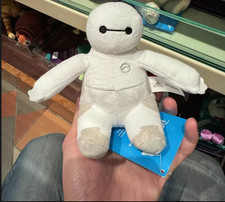 Authentic 2025 HK Disney Parks Baymax Magnetic Shoulder Pal Plush Doll Age 13+ picture