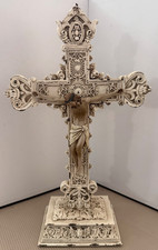 ~VTG DECORATIVE STANDING RESIN CATHOLIC CHURCH ALTAR CRUCIFIX 14 1/2