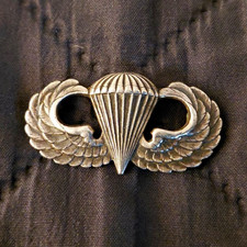 Authentic WWII US Army Airborne Paratrooper Jump Wings - Sterling picture