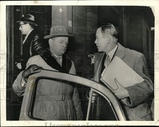 1956 Press Photo Otto John arrives in court for trial in Karlsruhe, Germany picture