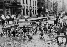 New York City photo Mulberry St Ghetto Kids Cooling off in Muddy street 1920 picture