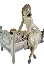 LLADRO Porcelain Figurine #5900 - Sleep Tight (in Box) picture