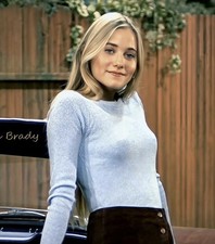 ‘Maureen McCormick’ STUNNING Actress Marcia Brady 8X10 “MARCIA, MARCIA, MARCIA” picture