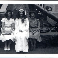 c1940s Arlington, VA USS Maine Memorial Anchor Graduate Cute Women Snapshot 6