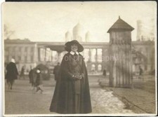 EARLY 20th CENTURY WOMAN Found ANTIQUE PHOTOGRAPH B AND W Snapshot 210 54 T picture