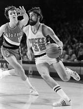 Brian Winters Of The Milwaukee Bucks In A Game 1970s Old Basketball Photo picture