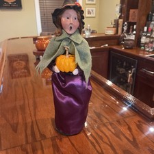 Byers Choice Halloween Red-Headed Witch with Pumpkin (2011) picture