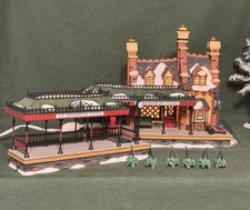 Dept 56 Dickens Village: Old Queensbridge Station (Set of 2) #56.58443 Read picture