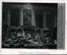 1961 Press Photo Christmas in Capitol Square unveiled on Ohio's capitol picture