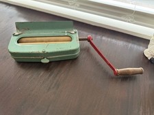 Vintage Compact Manual Clothes Wringer Green Enamel Red Handle 1920-1949 picture