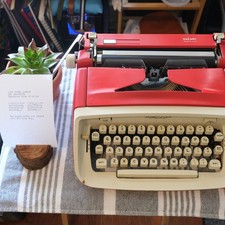 [NICE FULLING FUNCTIONING] 1965 Royal Safari Portable Typewriter Red w Case picture