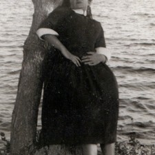 c1920s Lakeside Tree Leaning Woman Snapshot Photo Barefoot Dark Dress Shore Vtg picture